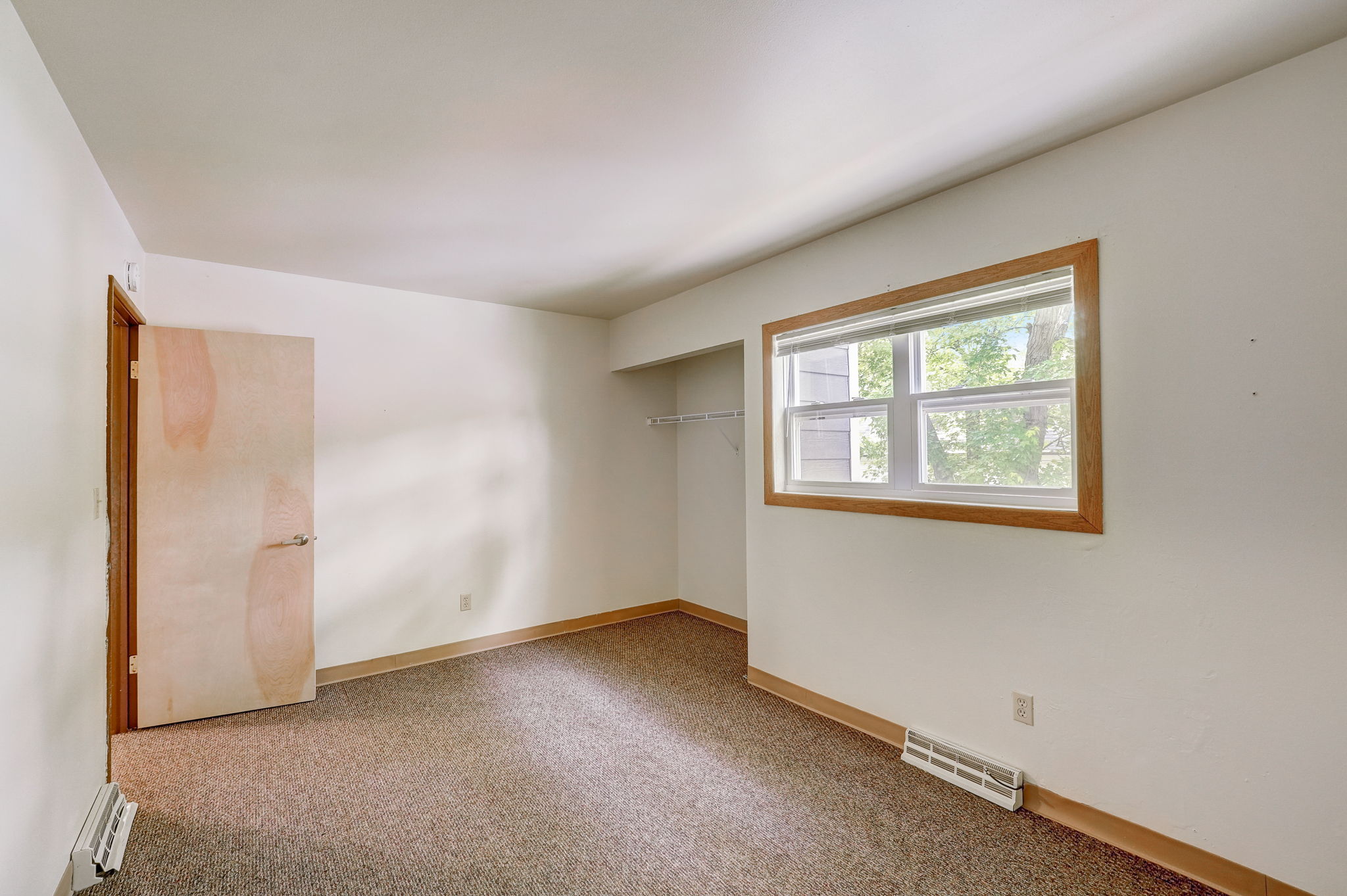 30116-web-or-mls-S 64th St 67526-016.jpg